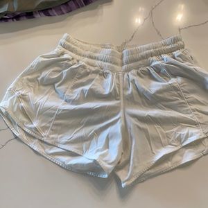 Lululemon Hotty Hot LR  short 4” lined. Has zippered side pocket, White